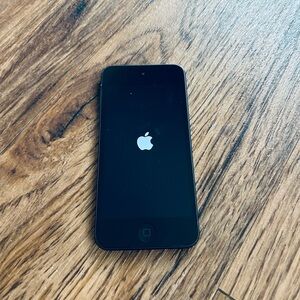 Apple 6th Generation iPod Touch 32GB Space Gray- Works Great